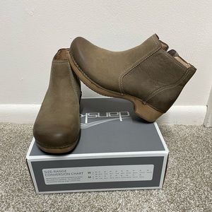Dansko Barbara Bootie Taupe Sz 38